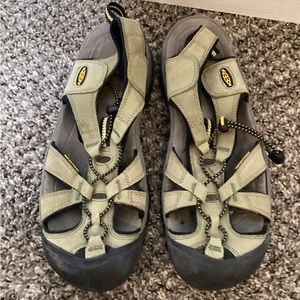 Keen Waterproof women’s 10 hiking shoes